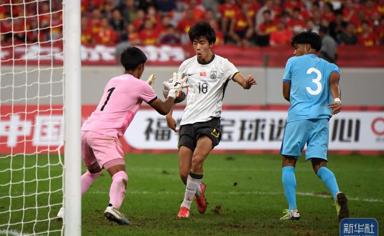 官方：国足补招李扬、李镇全，塞尔吉尼奥、魏震因伤未随队出征