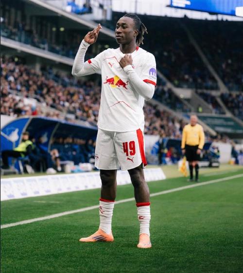 队报：黄潜佩佩顶替因伤缺席的扬·迪奥曼德，重返科特迪瓦国家队