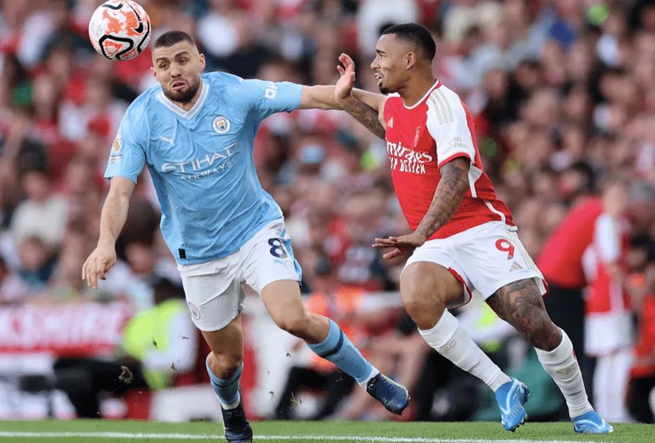 理查兹：凯帕与拉亚之间的差距太大了，这么重要的比赛必须上拉亚