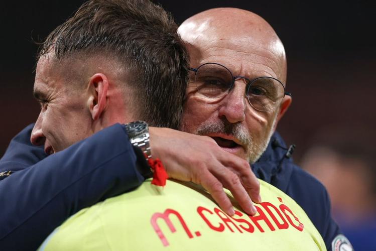 解约金1亿！世体：卡萨多收到沙特重磅报价 赛季结束他将决定未来