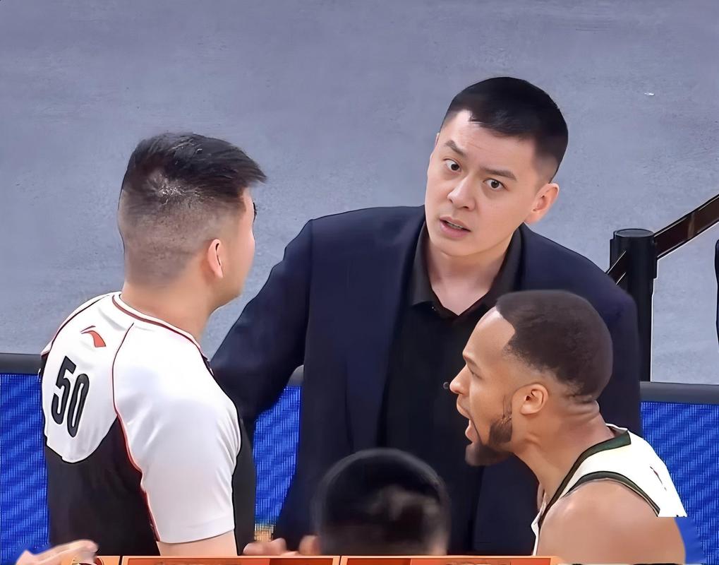 贾磊：辽宁决胜时刻被减掉2分 裁判连续犯错却让辽宁承担判罚错误