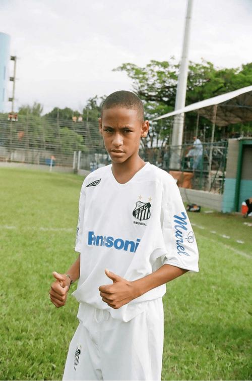 帕斯托雷：我最喜欢的技术动作是穿裆过人，儿时常在大街上踢球