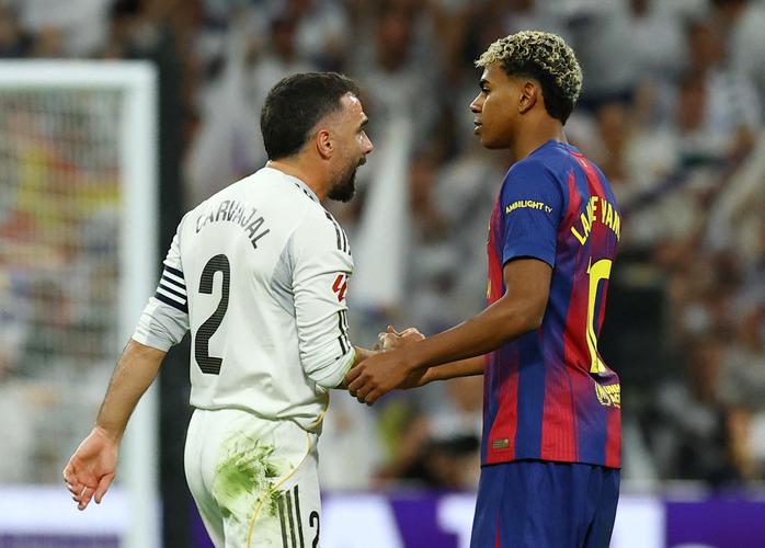 非常不满！亚马尔被换下后不断抱怨：总是针对我，永远都是我