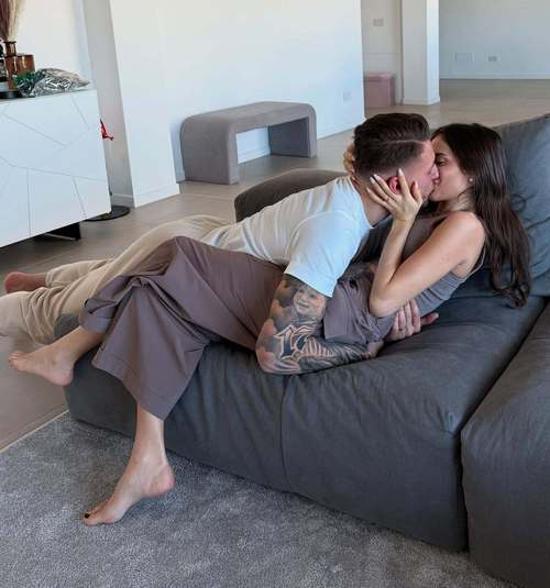 【小吧社交秀】胡梅尔斯女友气质美照 乔治娜与C罗秀恩爱