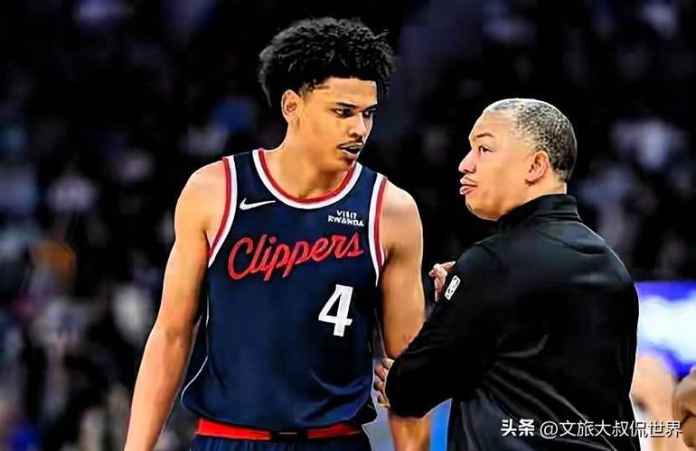 桑德斯谈卢指导半场讲话：有时需要安排轮休 但仍要保持职业精神