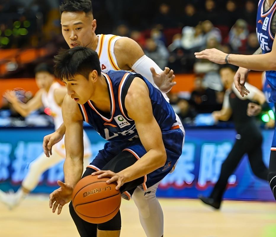 场均21.3分6.3板3.7助&3连胜！贺希宁当选CBA第9周周最佳球员