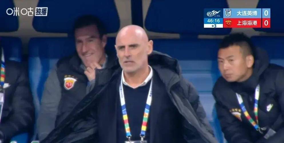 赵鹏：海港0-1落后就换下莱昂纳多等外援，这不是交枪了嘛