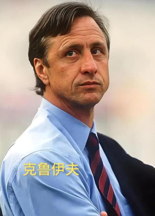 荷兰国家队纪念克鲁伊夫去世10周年：永远是我们的一员