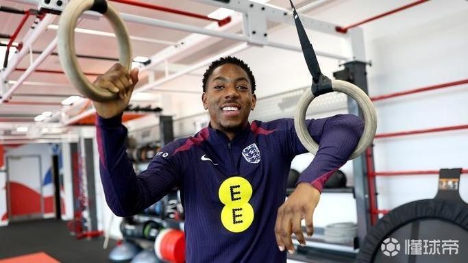 记者：斯凯利在阿森纳边缘化，英格兰左后卫位置首选成奥赖利