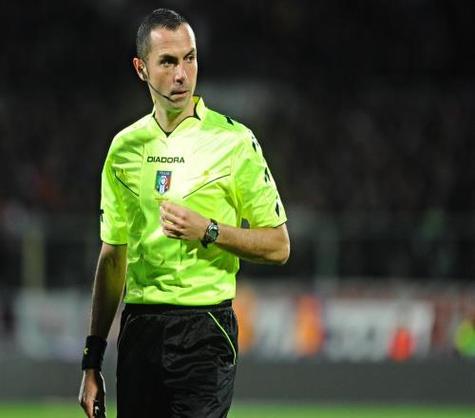 意大利附加赛裁判：荷兰名哨马克列执法，曼萨诺担任四官
