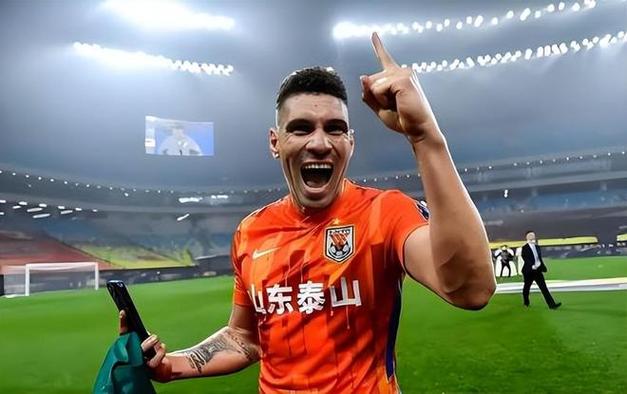 还认得出吗！41岁前鲁能外援勒夫宣布将退役，昔日脏辫如今成光头