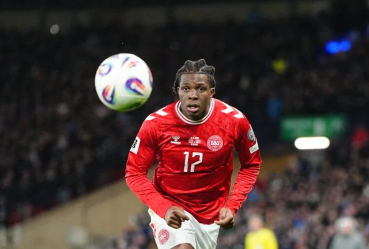 曼联官方：多尔古在基地进行了力量和体能训练，力争在本赛季回归