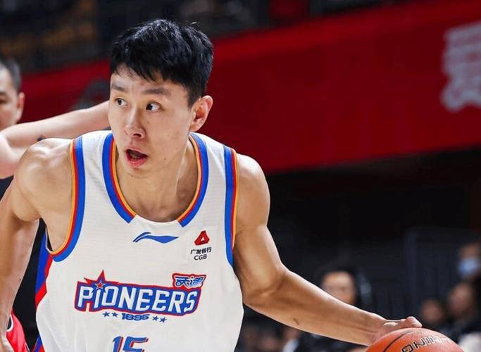 这才落后1分！天津首节三分球11中1 郑昊燃命中唯一进球