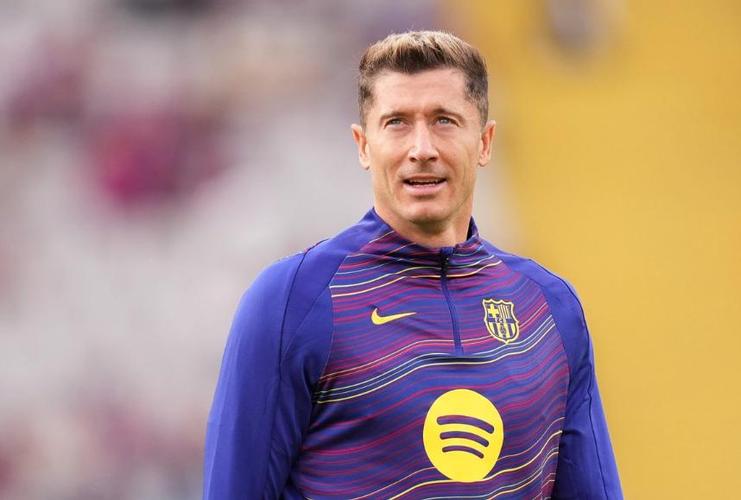 记者：有人向莱万开出极具吸引力的报价，他离开巴萨的可能性很高