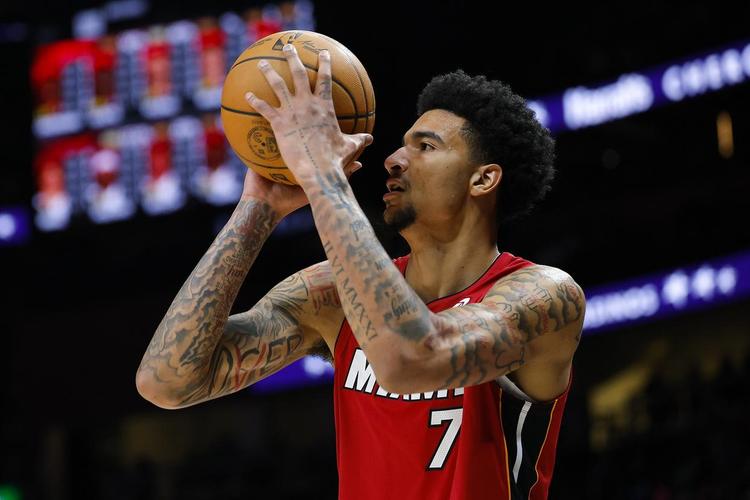 斯波：韦尔应意识到最近比赛强度提升了一个档次 他在稳步进步