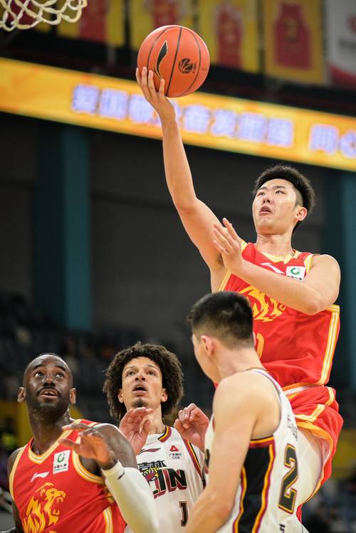 常规赛丨力拼卫冕冠军，先行者95-102不敌浙江浙商证券