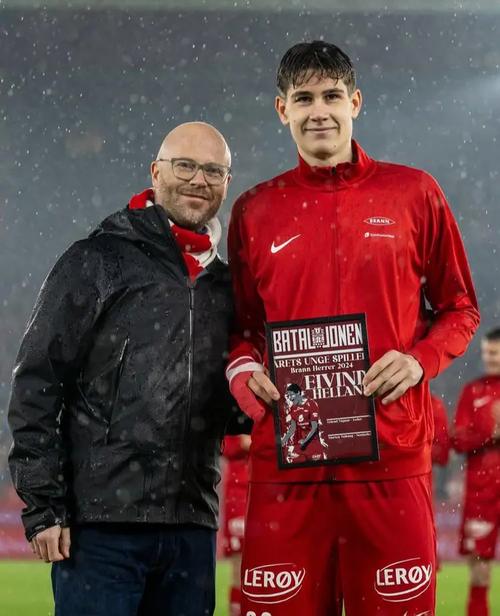 邮报：曼联球探考察了法兰克福左后卫布朗，有意今夏将其引进