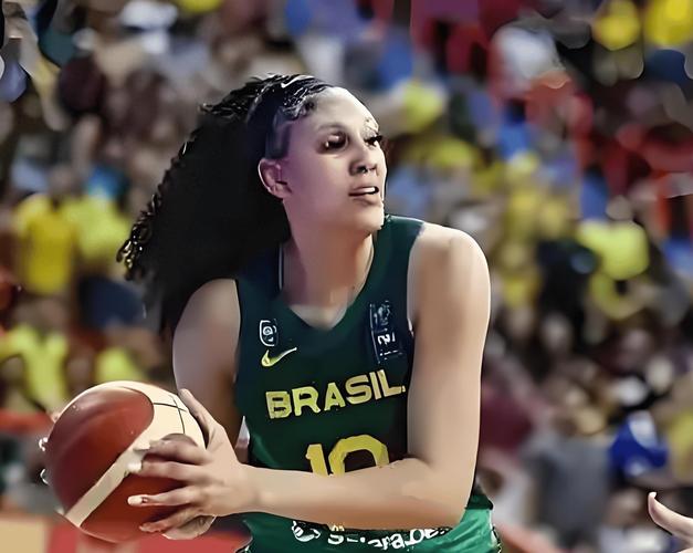 核弹：四川女篮签下超级外援奥贡鲍尔