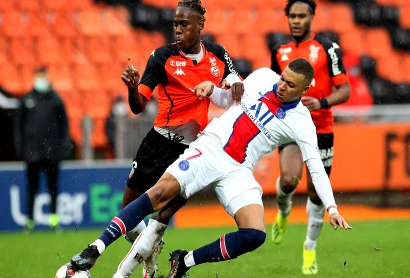 朗斯球迷团体强烈反对与巴黎比赛延期：这是贬低法国联赛的价值