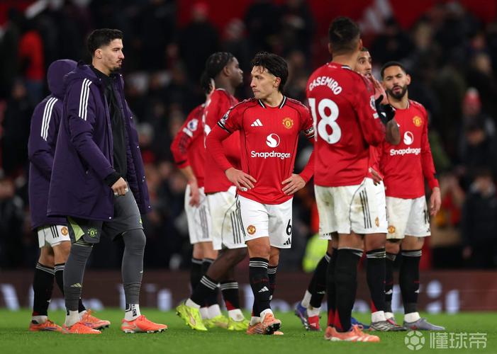 太阳报：76岁曼联球迷被赶出老特拉福德的座位，座位被分配给VIP