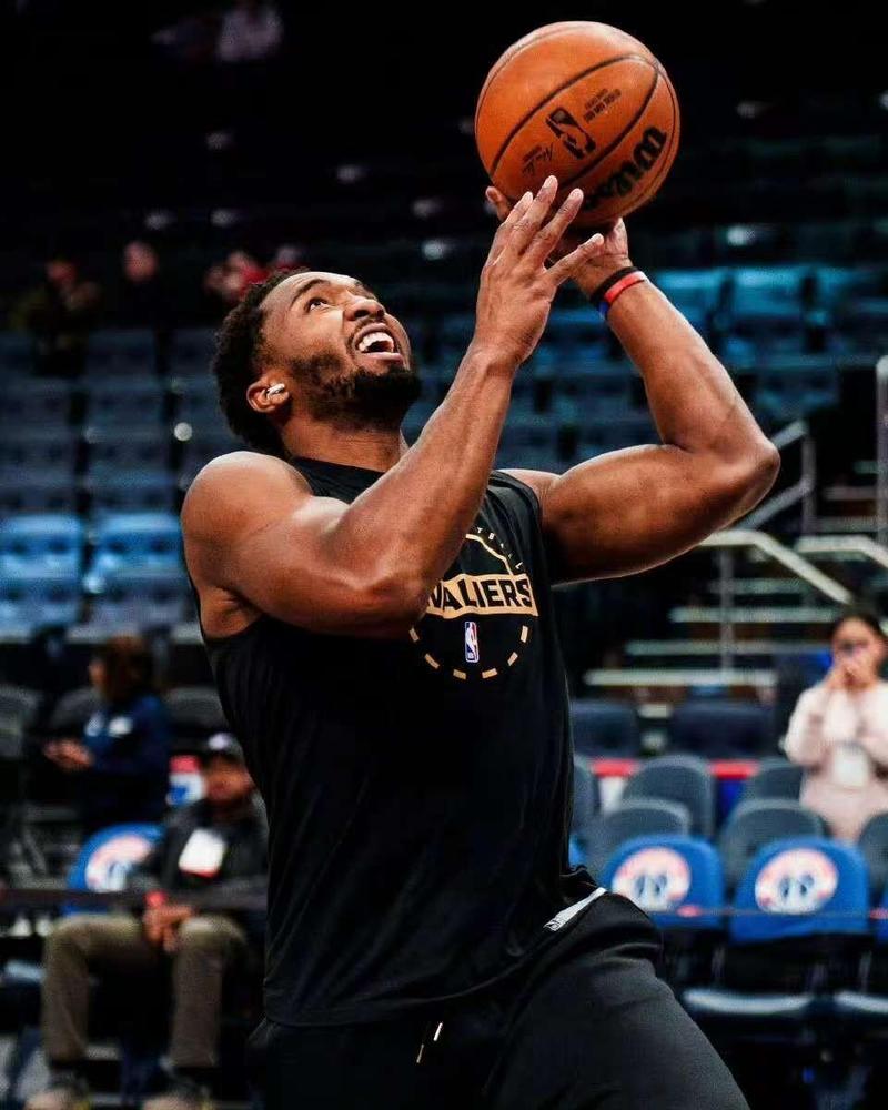 米切尔：在4、5场比赛前我们遭遇了艰难失利 全队进行了一次交流