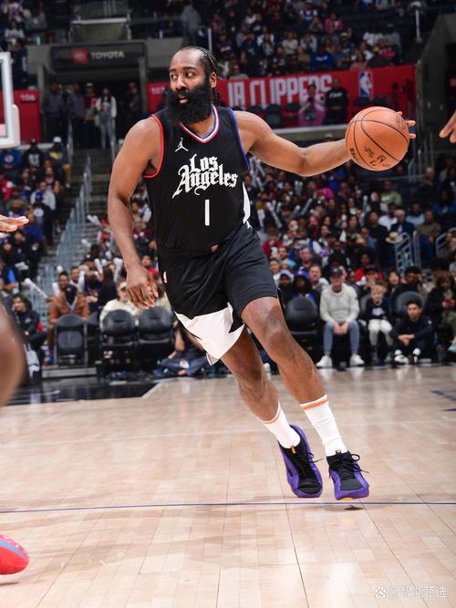 半场22分！36岁哈登无差别单挑吓哭魔术 骑士体系敢夹哈登死更快