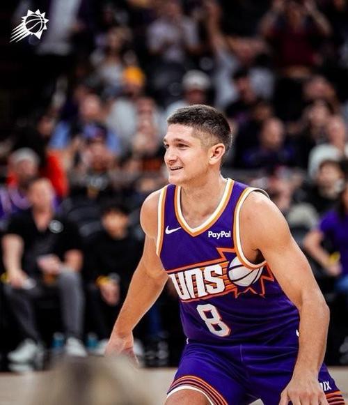 替补火力！格雷森·阿伦19投8中&三分12中5 得到21分5板3助1断