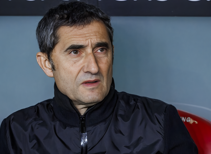 西班牙裁判委员会：巴尔韦德的红牌判罚正确，从后攻击并非针对球