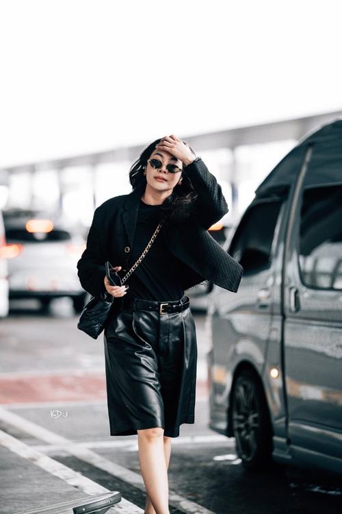 全身约2530欧！24岁奥利塞另类穿搭米奇皮草帽+银墨镜…引领潮流