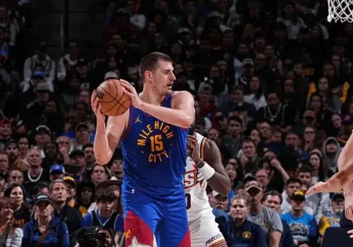 NBA中锋单场助攻榜：约基奇22助排第一&满屏霸榜 大帅占3席