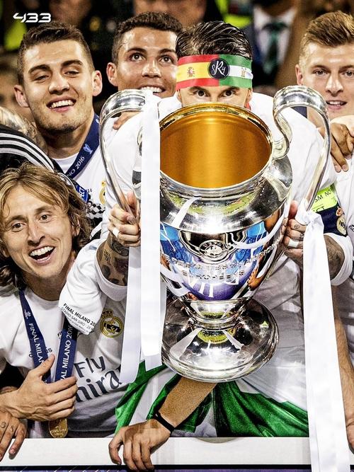 老队友！卡塞米罗在美国与莫德里奇见面，赠送魔笛巴西球衣