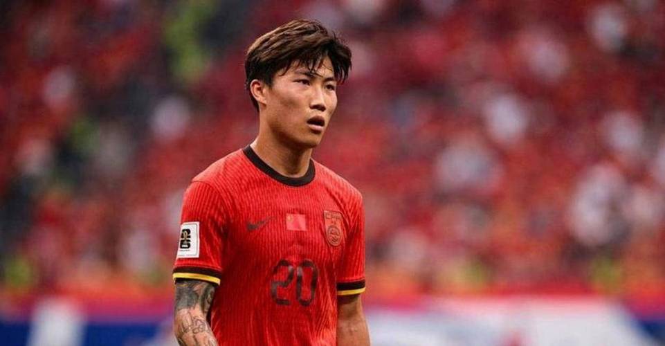 谢文能：抱着以下往上看的姿态努力踢好比赛 邵导非常积极向上