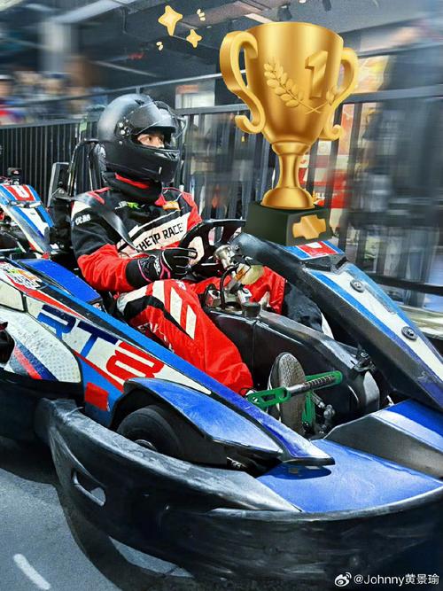 “正巧路过”！韦世豪惊喜客串电影秀脚法，教育泰国男演员吴翊歌