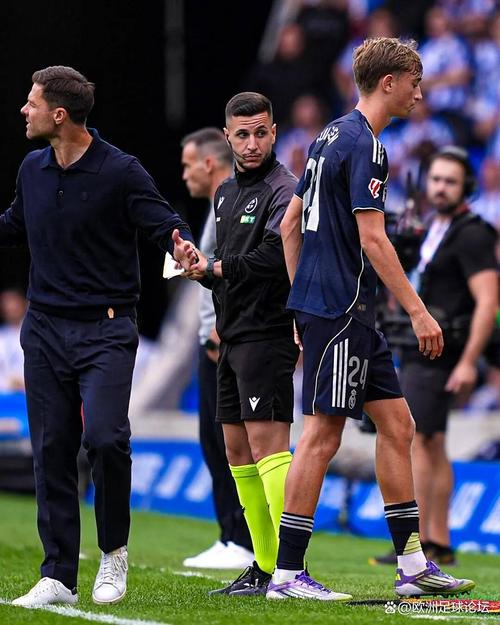 草台班子！队报：皇马此前还误诊卡马文加的脚踝，导致其伤缺两周