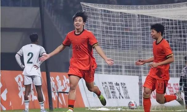 刚获中国金童奖！17岁帅惟浩无缘蓉城一线队和B队名单 或无球可踢