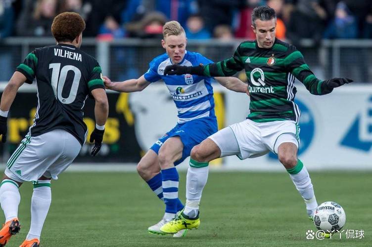 图片报：费耶诺德等队有意多特18岁中卫本卡拉，球员合同今夏到期