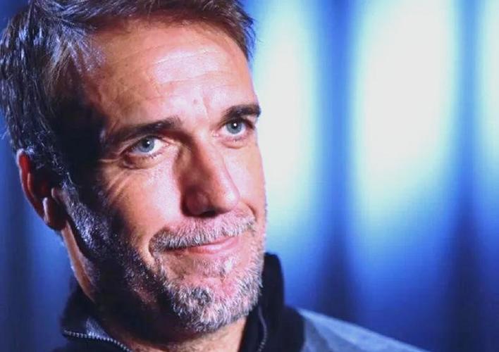 巴蒂斯图塔：马拉多纳是一个伟大的人，却像狗一样凄凉地死去