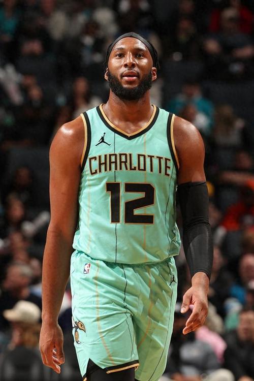 火媒：奥科吉是火箭目前替补席最好的可用球员 但不知为何被雪藏