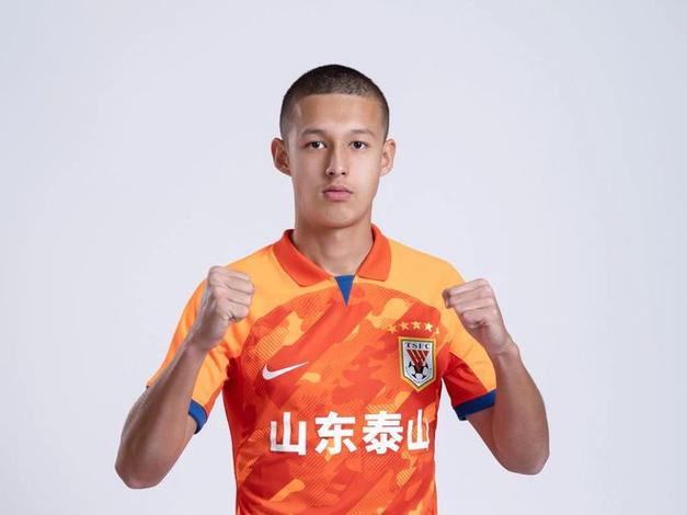 媒体人：陈泽仕是这届国青最好的中场，身材高大而且全能