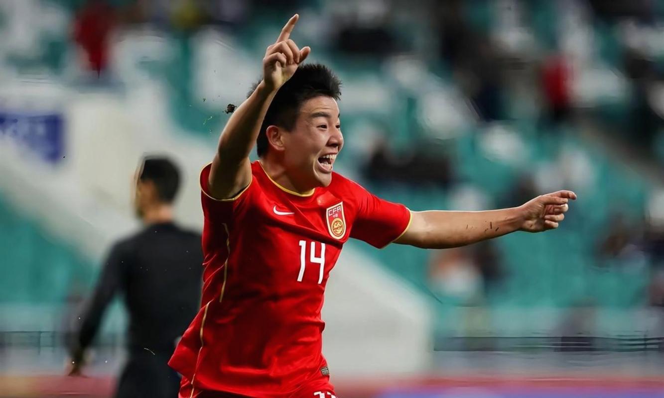 A级赛首秀！徐彬数据：3次犯规、1张黄牌、2次抢断，获评6.6分