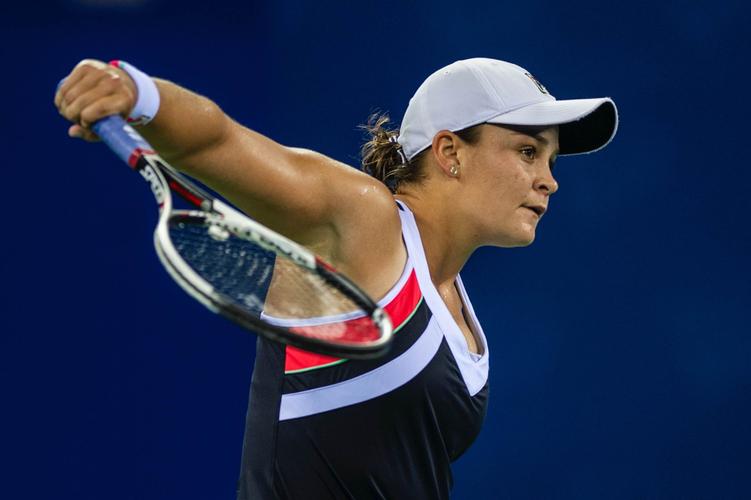 巴蒂：小时候练过体操和芭蕾舞，文化课学费不够选择踢足球