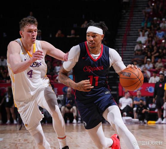 南湾湖人战胜苏瀑天空力量 布朗尼9分3板5助 克内克特19分4板2助