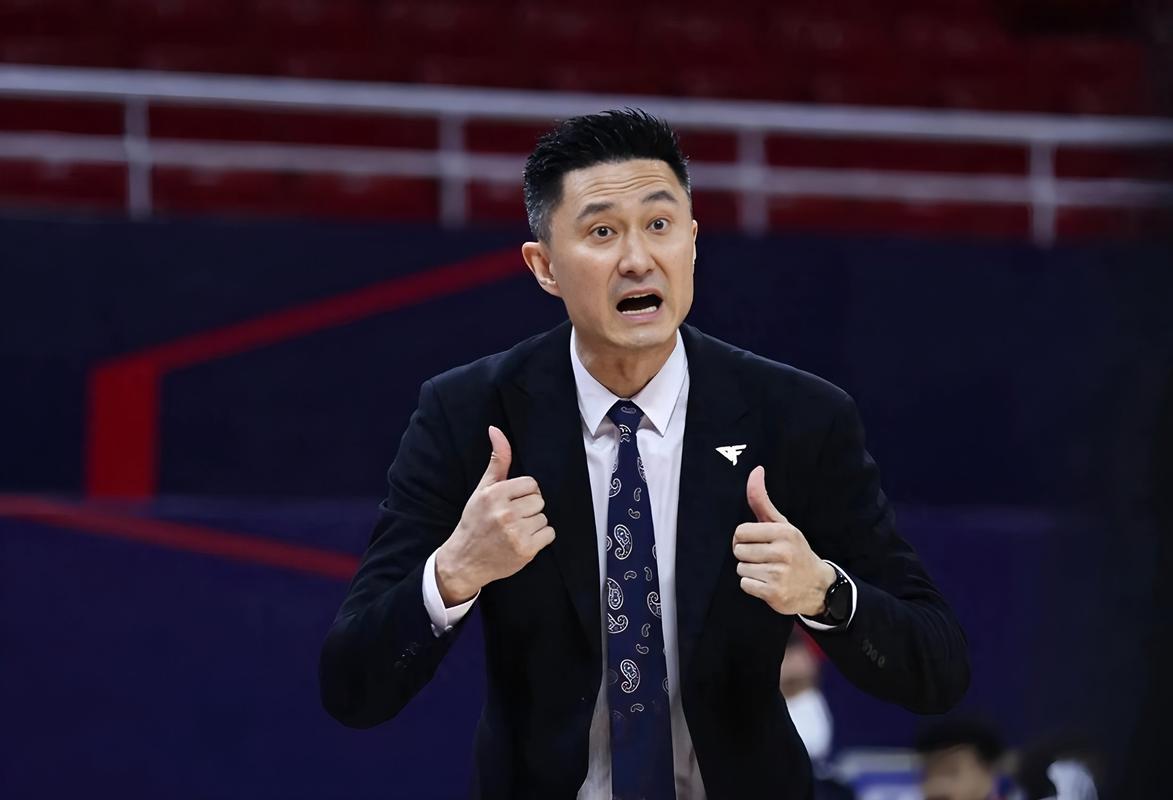 媒体人：若杜锋能把更多精力放到CBA赛场上 广东保住前四问题不大