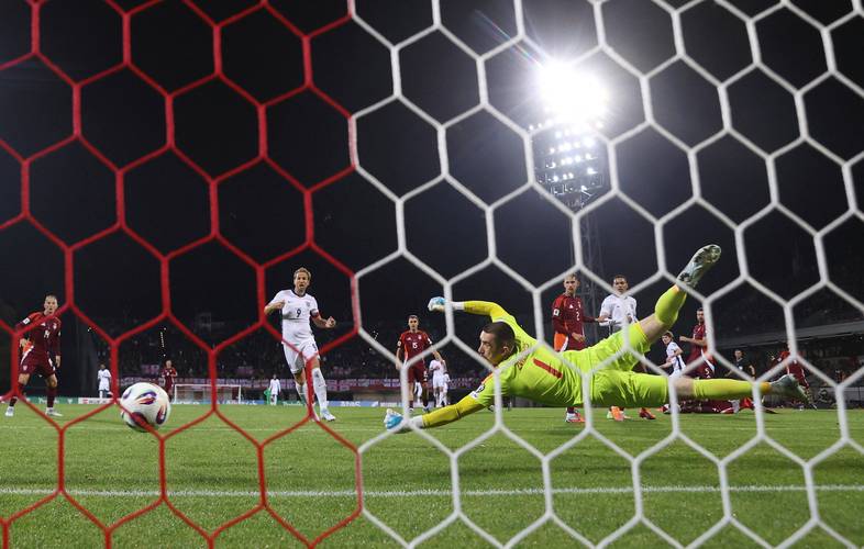 英格兰铁杆球迷卖房看世界杯，开启七周世界杯之旅