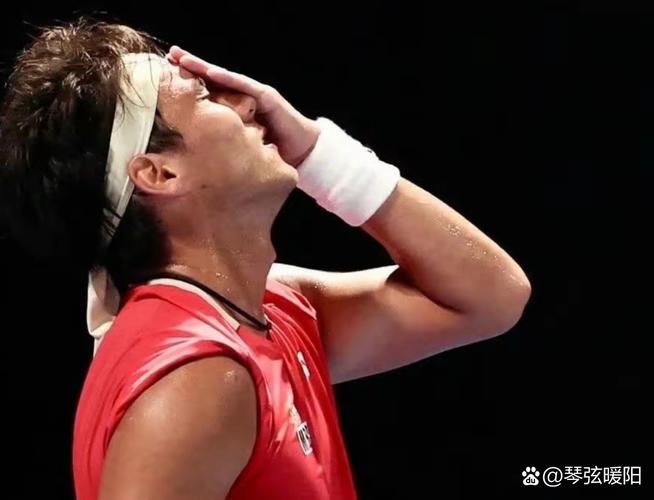 记者：拉菲尼亚股二头肌受伤，本赛季曾因同位置伤病缺席近2个月