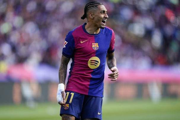 世体：巴萨与巴西队医沟通，已经谈到拉菲尼亚可能存在肌肉损伤