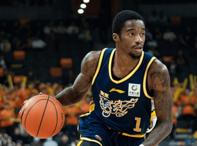 太猛了！萨姆纳首节6分钟7中5高效砍下13分1板2断