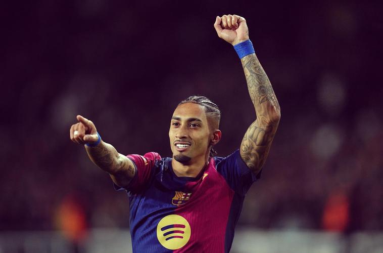 缺席多场关键战！官方：拉菲尼亚右大腿股二头肌受伤 预计缺阵5周