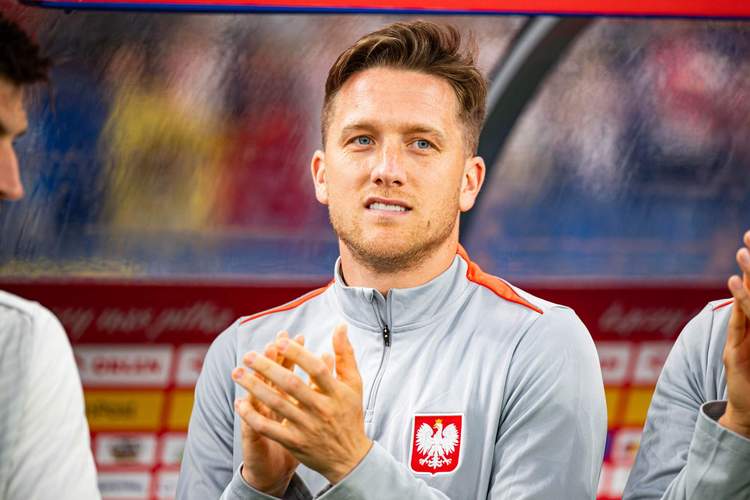 波兰主帅谈泽林斯基伤情：队医没说有严重的情况，可能是遭遇挫伤