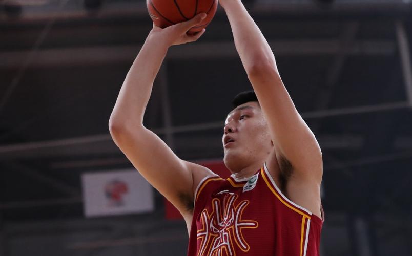 侯向锋：淡厚然已经落地太原&明晚参加体测 刘传兴伤情无大碍